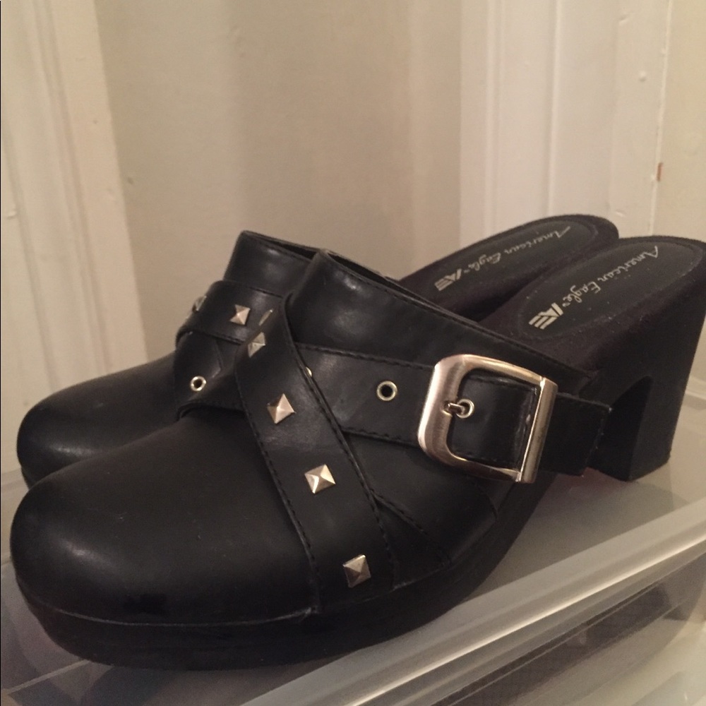American Eagle clog heels